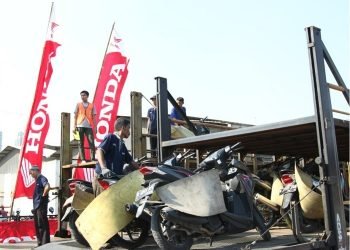 Konsumen sepeda motor Honda berpartisipasi mengikuti program Mudik dan Balik Bareng Honda (MBBH) yang diselenggarakan di tahun 2019. (Dok. Astra Honda Motor (AHM)