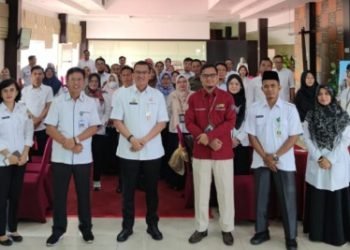 Kadis Kominfo Provinsi Jambi, Drs. Ariansyah pada kegiatan Sosialisasi Penyelenggaraan Statistik Sektoral Tahun 2023 di Sky Cafe Hotel Wiltop Jambi, Rabu (15/03/2023). (Dok. RJ.COM/Deni)