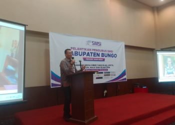 Kadis Kominfo Provinsi Jambi, Ariansyah saat memberi sambutan pada Pelantikan Pengurus SMSI di Hotel Amaris, Bungo, Kamis (16/03/23). (Dok. RJ.COM/Deni)