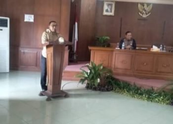 Sekda Sapril saat menyampaikan sambutan pada Raker dan Evaluasi Kegiatan Tahun 2022 di Aula Kantor Bupati Tanjabtim, Kamis (16/03/2023). (RJ.COM/Haitami)