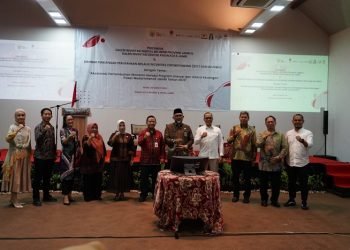 Sekda Sudirman saat menghadiri peresmian Galeri Investasi Digital BEI, Kadin Kota Jambi dan HIPMI Provinsi Jambi, bertempat di Rumah Kito Resort Hotel, Senin (20/03/2023). (Foto: Diskominfo/Novriansah)