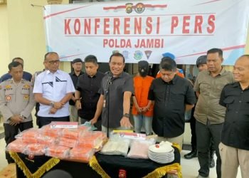 Polda Jambi gelar Press Release pengungkapan kasus tindak pidana penyalahan Narkoba di Mapolda Jambi, Selasa (21/3/2023). (Dok. RJ.COM)