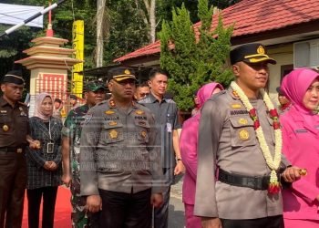 Pj. Bupati Muaro Jambi Hadiri Apel Farewell Serta Serah Terima Kapolres Muaro Jambi, Selasa (10/01/2022). (Dok. Diskominfo Muaro Jambi)