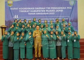 PJ Bupati Membuka Raklorda Tim Penggerak PKK Kabupaten Muaro Jambi Tahun 2023 di Ratu Convention Center, Selasa (14/02/2023). (Dok. Kominfo)