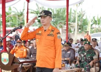 Pj Buapti saat pimpin Apel Siaga Penanganan Karhutla di wilayah Kabupaten muaro jambi di lapangan bola kaki, Desa Petaling, Kabupaten Muaro Jambi, Rabu (15/2/2023) - (Dok. Kominfo)