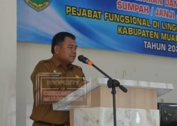 Sekda Budhi saat Hadiri Pelantikan Jabatan Fungsional di Lingkup Pemkab Muaro Jambi di Aula BPD Kabupaten Muaro jambi, Selasa (14/02/2023). (Dok. Kominfo)