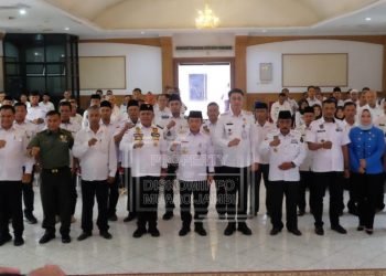 Pj Bupati Hadiri Pelantikan Pelantikan DPC APDESI dan Forum Kades Kabupaten Muaro Jambi Periode 2023-2028 di ruang Aula Nang Inang kantor bupati, Bukit Cinto Kenang, Bukit Baling (8/3/2023). (Dok.Kominfo)