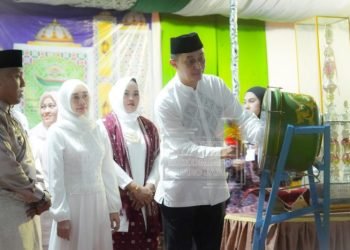 Pj Bupati Muaro Jambi Hadiri Pembukaan MTQ Ke 52 Tingkat Kecamatan Sekernan di Lapangan Bola Kaki Desa Pulau Kayu Aro. Kamis (09/03/2023). (Dok.Kominfo)