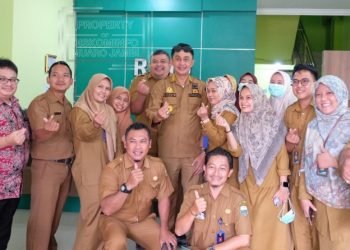 Pj Bupati Muaro Jambi Melakukan Kunjungan ke Pukesmas RSUD Sungai Bahar di kecamatan Sungai Bahar, Senin (6/3/2023).(Dok.Kominfo)