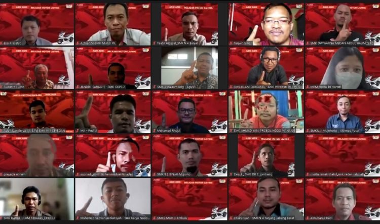 Guru SMK mitra binaan AHM mengikuti webinar Astra Honda Talknology dengan tema Asik-Asik Belajar Motor Listrik yang digelar pada 21 Maret 2023. (Dok. PT AHM)