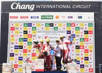 Pebalap AHRT naik podium pada ajang Asia Road Racing Championship kelas Asia Production (AP) 250 di Chang International Circuit, Buriram, Thailand (25/03/2023). (Dok. AHM)