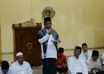 Wagub Abdullah Sani saat melaksanakan safari Ramadan 1444 H pertama di tahun 2023 di Masjid Akbar Kelurahan Sridadi, Kecamatan Muara Bulian, Kabupaten Batang Hari pada Minggu (26/03/2023). (Dok. RJ.COM)