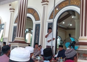 Bupati Romi saat meyampaikan kata sambutan pada Safari Ramadhan di Masjid Nurul iman, Kecamatan Sadu Desa sungai lokan Senin (27/03/2023). (Dok. RJ.COM)
