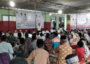 Al Haris didampingi Pejabat (Pj) Bupati Sarolangun Henrizal saat melakukan safari Ramadhan di desa Seko Besar, Kecamatan Pauh, Kabupaten Sarolangun, Kamis (30/03/2023). (dok. Riky - serampas)