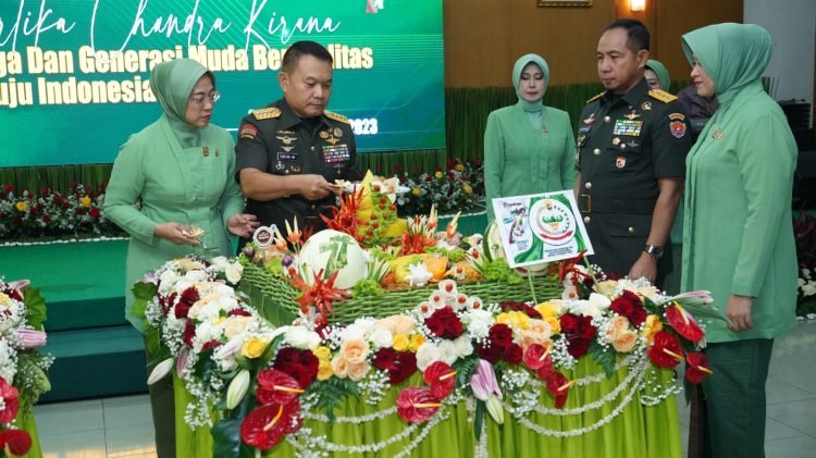 Kasad Jenderal TNI, Dr. Dudung Abdurachman pada peringatan HUT Ke-77 Persit KCK yang digelar di Aula Wisma Persit KCK, Jakarta, Minggu (9/4/2023). (Dok. Dispenad)