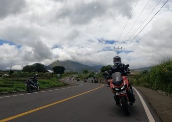 Ilustrasi saat  berkendara di jalan raya. (Dok. Sinsen)