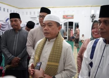 Gubernur Al Haris saat diwawancarai usai melaksanakan Safari Ramadhan di Masjid Nurul Yaqin RT. 26 Kelurahan Rawasari Kota Jambi, Jum,at (31/03/2023). (Dok. Diskominfo/Novriansah)