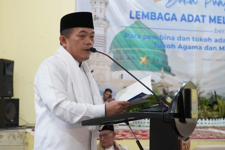 Gubernur Al Haris saat menyampaikan kata sambutan dalam acara Buka Puasa LAM Provinsi Jambi di Balairung Sari, Minggu (02/04/2023) (Foto: Novriansah - kominfo)