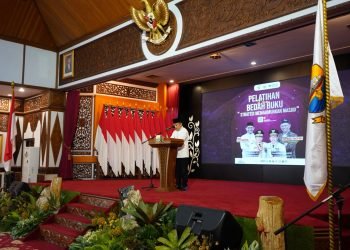 Al Haris saat saat menghadiri PELATIHAN DAN BEDAH BUKU “STRATEGIS MEMAKMURKAN MASJID di Auditorium Rumdis Jambi, Minggu (02/04/2023). (Foto : Diskominfo/Novriansah)