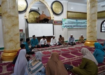 Kegiatan penerapan metode cepat belajar membaca Al-Qur’an bagi Muallaf, di Masjid Az-Zikra Senin (03/04/2023). (Foto: Diskominfo/Novriansah)