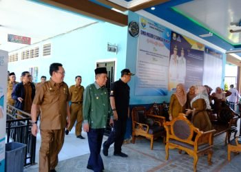 Wagub Sani saat Tinjau Proses Ujian Akhir Tahun di SMA N Kota Sungai Penuh, Selasa (04/04/2023). (Foto : Diskominfo/Agus Suprianto)