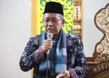 Wagub Sani menyampaikan kata sambutan pada Safari Ramadhan di Masjid Jamik Kota Sungai Penuh, Selasa (04/04/2023). (Foto : Agus Suprianto - kominfo)