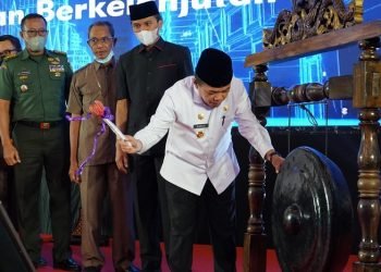 Gubernur Al Haris saat, membuka Musrenbang RKPD 2024 di Swiss Bell Hotel, Rabu (05/04/2023). (Foto: Diskominfo/Novriansah)