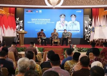 Wagub saat membuka Rakor Pencegahan dan Pemberantasan Korupsi bertempat di Auditorium Rumah Dinas Gubernur Jambi, Kamis (06/04/2023). (Foto : Diskominfo/Agus Suprianto)