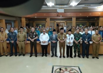 Gubernur Jambi Al Haris, Wakil Gubernur Jambi TPPS Provinsi Jambi, dan steakholder lainnya. (Dok. Diskominfo)