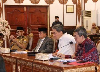 Al Haris saat mengikuti Rapat Persiapan Kenduri Swarnabhumi Provinsi Jambi Tahun 2023, bertempat di Auditorium Rumah Dinas Gubernur Jambi, Senin, (10/04/2023) (Foto : Agus - Kominfo)