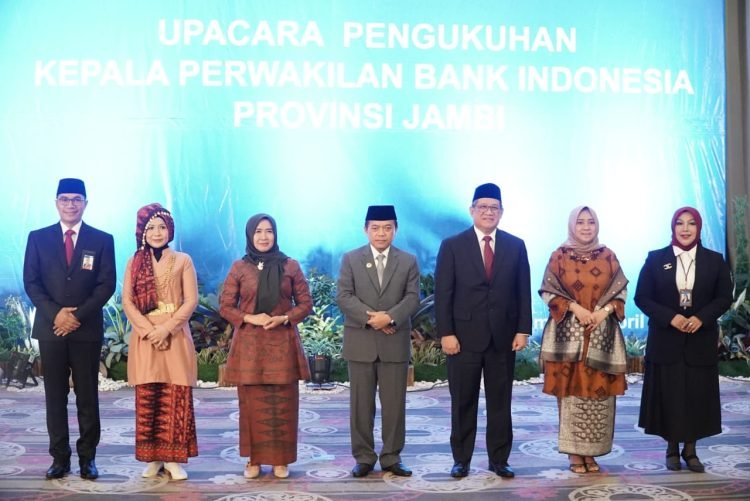 Gubernur Jambi, Al Haris, mengikuti Pengukuhan Kepala Perwakilan Bank Indonesia Provinsi Jambi, betempat di Swiss-Belhotel Jambi, Senin, (10/04/ 2023). (Foto: Harun -Kominfo)