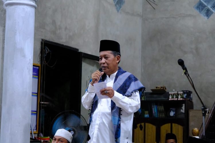 Abdullah Sani saat melakukan kunjungan Safari Ramadhan ke Masjid Nurussaadah Desa Tanjung Pasir, Kecamatan Kuala Betara, Kabupaten Tanjung Jabung Barat, Minggu (9/4/2023). (Foto : Sopbirin - Kominfo)