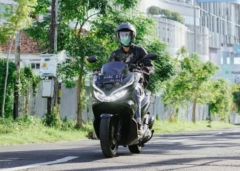 Ilustrasi mengendarai sepeda motor (Dok. Sinsen Jambi)