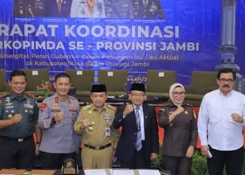 Kapolda Jambi, Irjen Pol. Rusdi Hartono saat ikuti rakor Lintas Sektoral bersama Forkompimda di Ballroom Swiss-Bell Hotel Jambi pada Kamis, (13/04/2023). (Dok. Humas Polda)