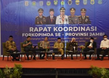 Danrem 042/Gapu saat Ikuti Rapat Koordinasi Forkopimda Se-Provinsi Jambi Ballroom Swiss Bell Hotel, Kamis (13/4/2023). (Penrem 042/Gapu)