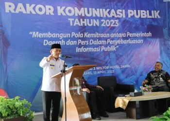 Al Haris saat menghadiri Rapat Koordinasi Komunikasi Publik Tahun 2023 di Sky café Lantai 3, Hotel Wiltop Kota Jambi, Kamis, (13/04/2023). (Foto : Novriansah - Kominfo)