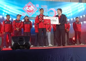 Teknisi Sepeda Motor Honda utusan PT Astra Honda Motor (AHM) berhasil meraih gelar terbaik kedua kategori motor regular pada ajang Honda Asia & Oceania Motorcycle Technician Skill Contest 2023 yang berlangsung di Honda Training Center, Bangkok, Thailand pada 23-24 Mei 2023. (Foto: AHM)