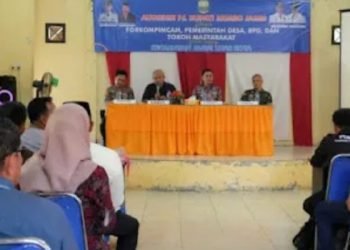 Penjabat Bupati Muaro Jambi, Bachyuni ​​Deliansyah menggelar audiensi dengan Forkompimcam, Pemdes, BPD dan Tokoh Masyarakat Sekecamatan Jambi Luar Kota di Aula Kantor Camat Jaluko Jalan Lintas Jambi-Ma Bulian KM 22 No 1 Pijoan, Jumat (10 /03/23). (Dok. Diskominfo Muaro Jambi)