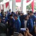 Ketua DPW PAN Jambi, H Bakri mengantarkan para kader kader nya untuk mendaftarkan diri sebagai Calon Anggota DPRD Provinsi Jambi Periode 2024-2029 di Kantor KPU Provinsi Jambi, Jumat (12/05/2023). (Foto: realitajambi)