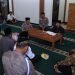 Tahanan Satreskrim Polres Ngawi Polda Jatim menjalani pernikahan dengan pujaan hatinya berinisial RDN (19) di Masjid Miftahul Huda Polres Ngawi Jl JA Suprapto 10 Ngawi, Jumat (12/5/2023). (Dok. Humas Polres Nagwi)