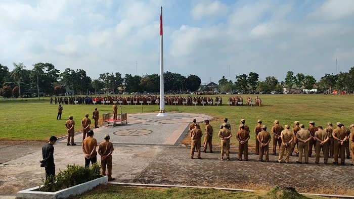 Suasana Apel Gabungan ASN Kabupaten Muaro Jambi di lapangan depan Kantor Bupati Muaro Jambi, Senin (15/05/2023). (Dok. realitajambi)