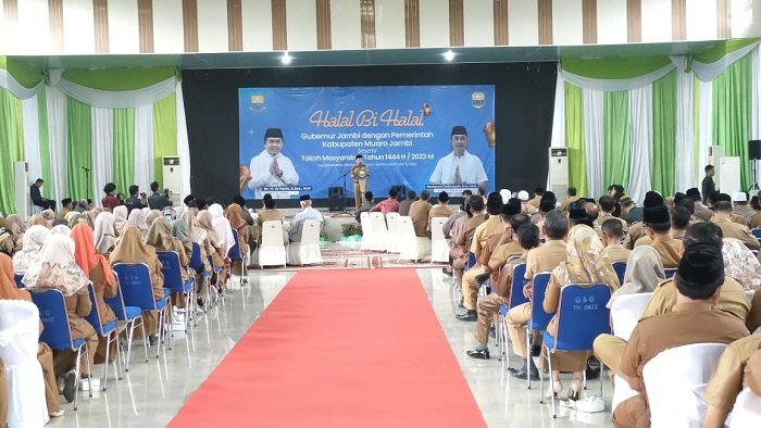 Gubernur Jambi, Al Haris, saat memberi kata sambutan dalam acara halal bihalal Gubernur Jambi dengan Pemkab Muarojambi beserta tokoh masyarakat,di gedung serba guna Pemkab Muarojambi, Senin (15/5/2023). (Foto: Pariwara Jambi/Riky)