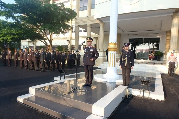 Upacara peringatan Hari Kebangkitan Nasional 2023 di lapangan hitam Mapolda Jambi
Senin, (22/05/2023). (Dok. Humas Polda Jambi)