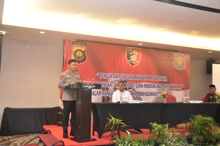 Kapolda Jambi, Irjen Pol Rusdi Hartono, saat membuka kegiatan Penguatan Fungsi Korwasbin PPNS bersama OPD, di Swiss Bellhotel Kota Jambi, Kamis (25/5/2023). (Foto: Humas Polda Jambi)