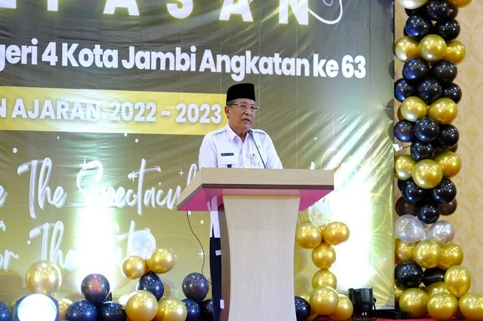 Wagub Sani pada pelepasan Siswa/i SMKN 4 Kota Jambi di BPCC Kota Jambi, Rabu (31/05/2023). (Foto: Diskominfo/Agus)