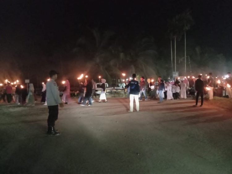Pawai obor Sambut Idul Adha 1444 H di Kecamatan Geragai, Rabu (28/06/2023). (Dok. Realita jambi. Com/Misbah)