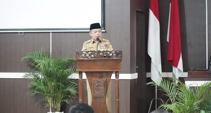 Gubernur Al Haris pada rakor Penguatan Pemerintahan dan Pembangunan Desa di Gedung Aula DPRD Kabupaten Tebo, Senin (05/06/2023). (Foto: Diskominfo/Harun)