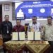 Al Haris tandatangani nota kesepahaman dengan UNP di Ruang Senat Lantai 4 Universitas Negeri Padang (UNP), Sabtu (10/06/2023). (Foto: Diskominfo/Agus Suprianto)