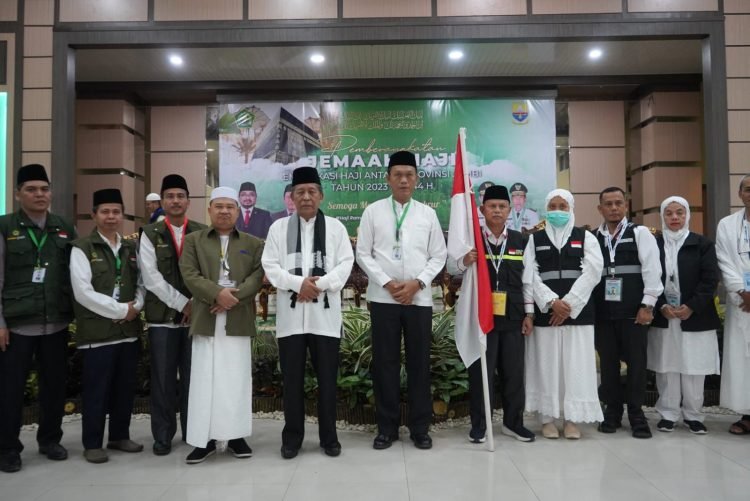 Pelepasan jemaah haji Embarkasi antara Provinsi jambi tahun 1444 Hijriah, dari Kabupaten Bungo dan Tebo Jambi dengan jumlah jemaah 374, kloter 22, di asrama Haji Jambi, Minggu Dini hari (11/06/2023). (Foto : Novriansah -Kominfo)