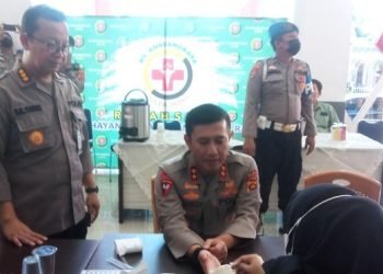 Kapolda Jambi pada kegiatan Kegiatan Donor Darah di di RS Bhayangkara, Jumat (16/06/2023). (Dok. RJ.com/Nasution)